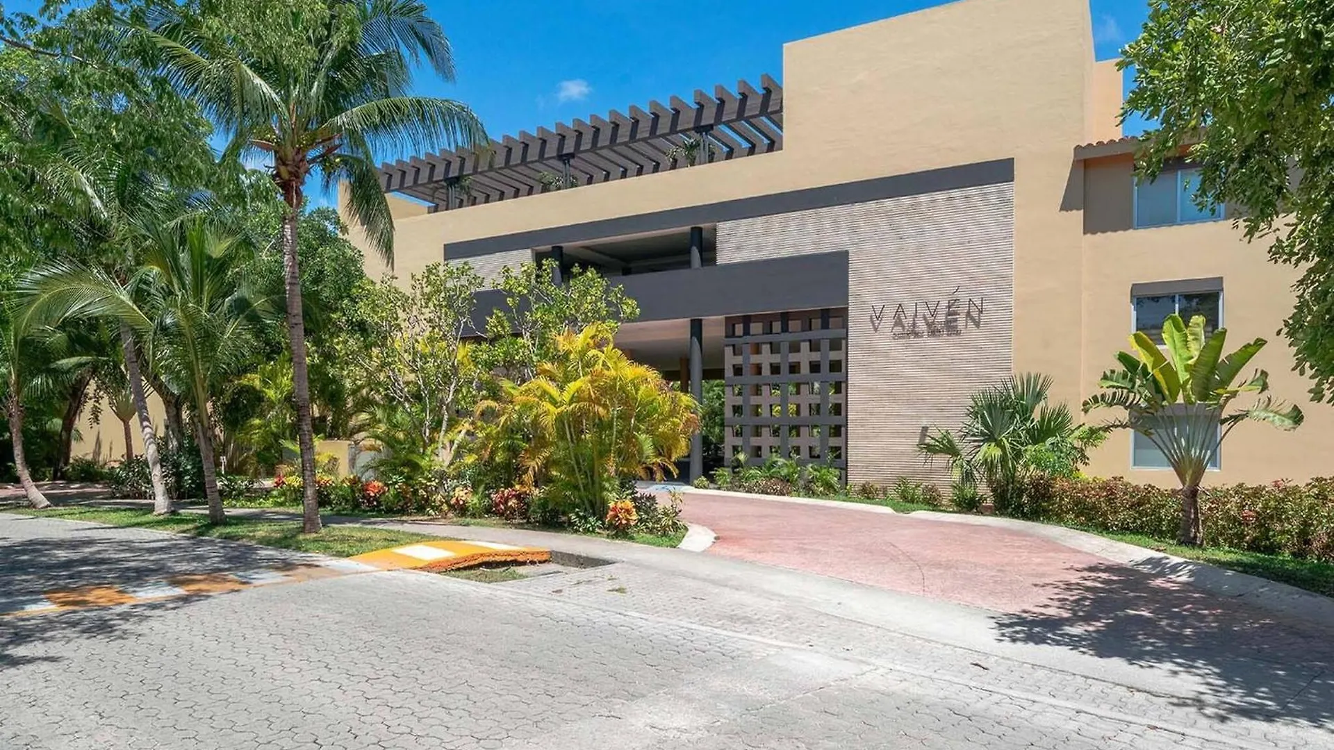 Condo Valentine 5 Star, 4 Pools, Gym, Concierge Services, 24-Hr Security