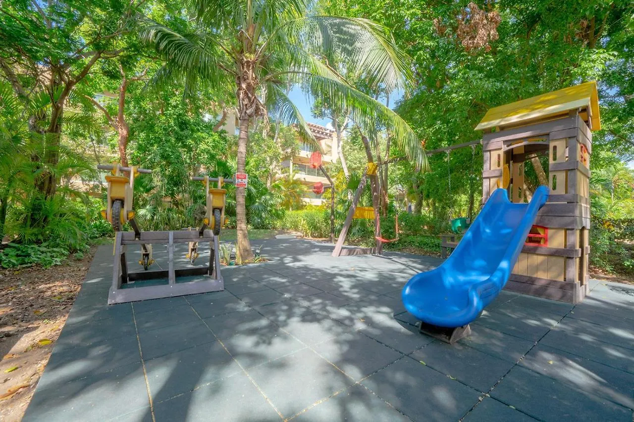 5 Star Condo, 3 Bedrooms, 4 Pools, Gym, Beach Club, Concierge Services & Security Holiday home