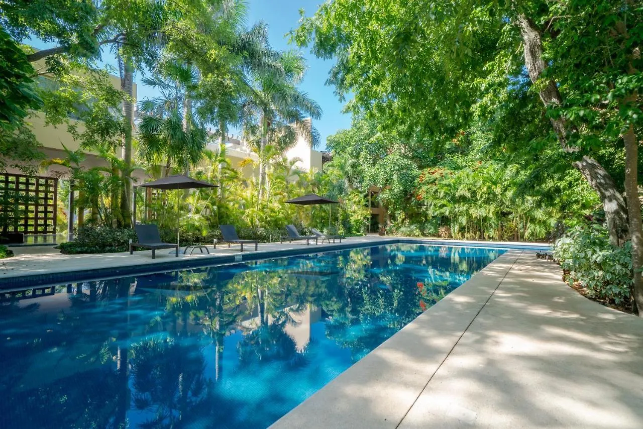 Holiday home 5 Star Condo, 3 Bedrooms, 4 Pools, Gym, Beach Club, Concierge Services & Security