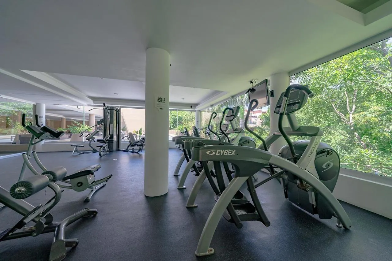 5 Star Condo, 3 Bedrooms, 4 Pools, Gym, Beach Club, Concierge Services & Security