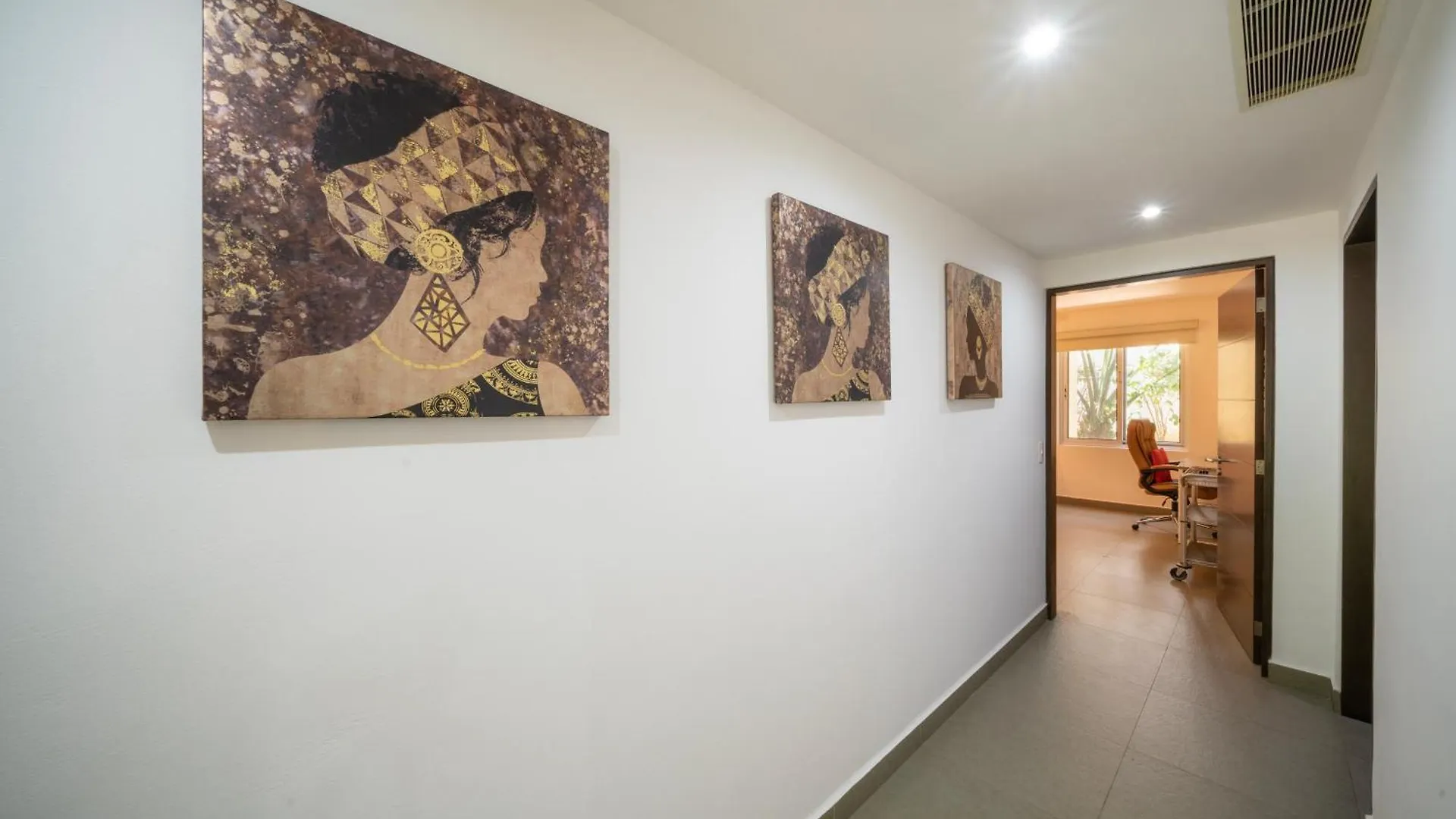 5 Star Condo, 3 Bedrooms, 4 Pools, Gym, Beach Club, Concierge Services & Security Holiday home