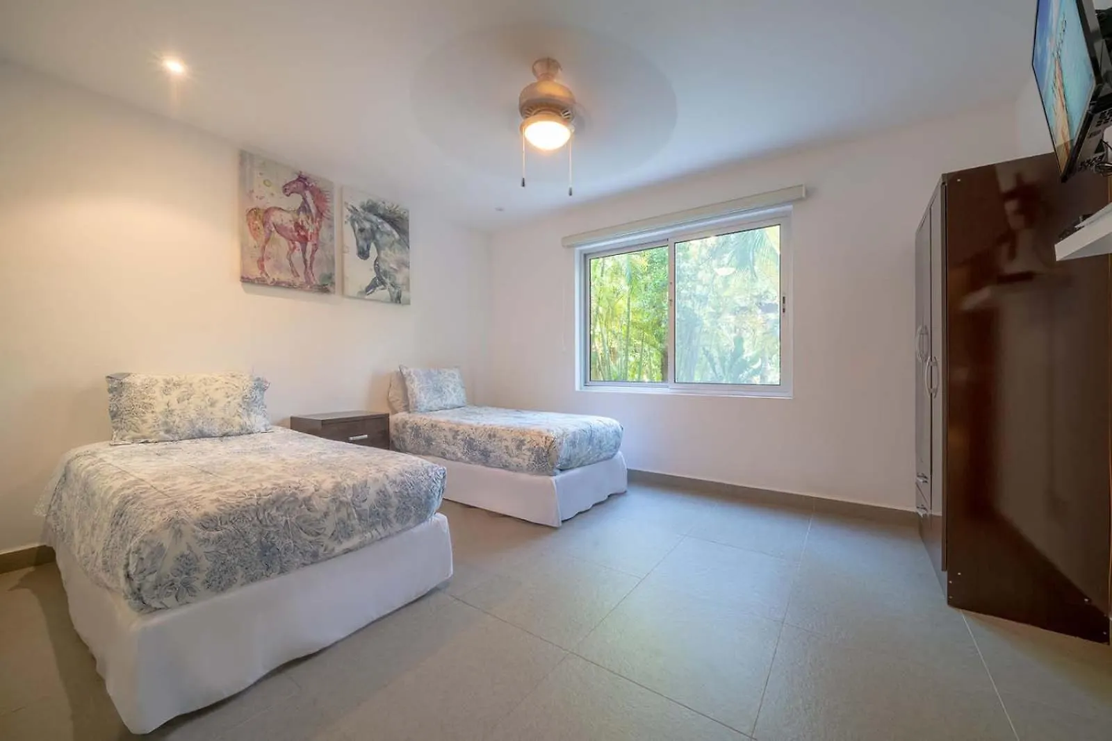 5 Star Condo, 3 Bedrooms, 4 Pools, Gym, Beach Club, Concierge Services & Security Mexico