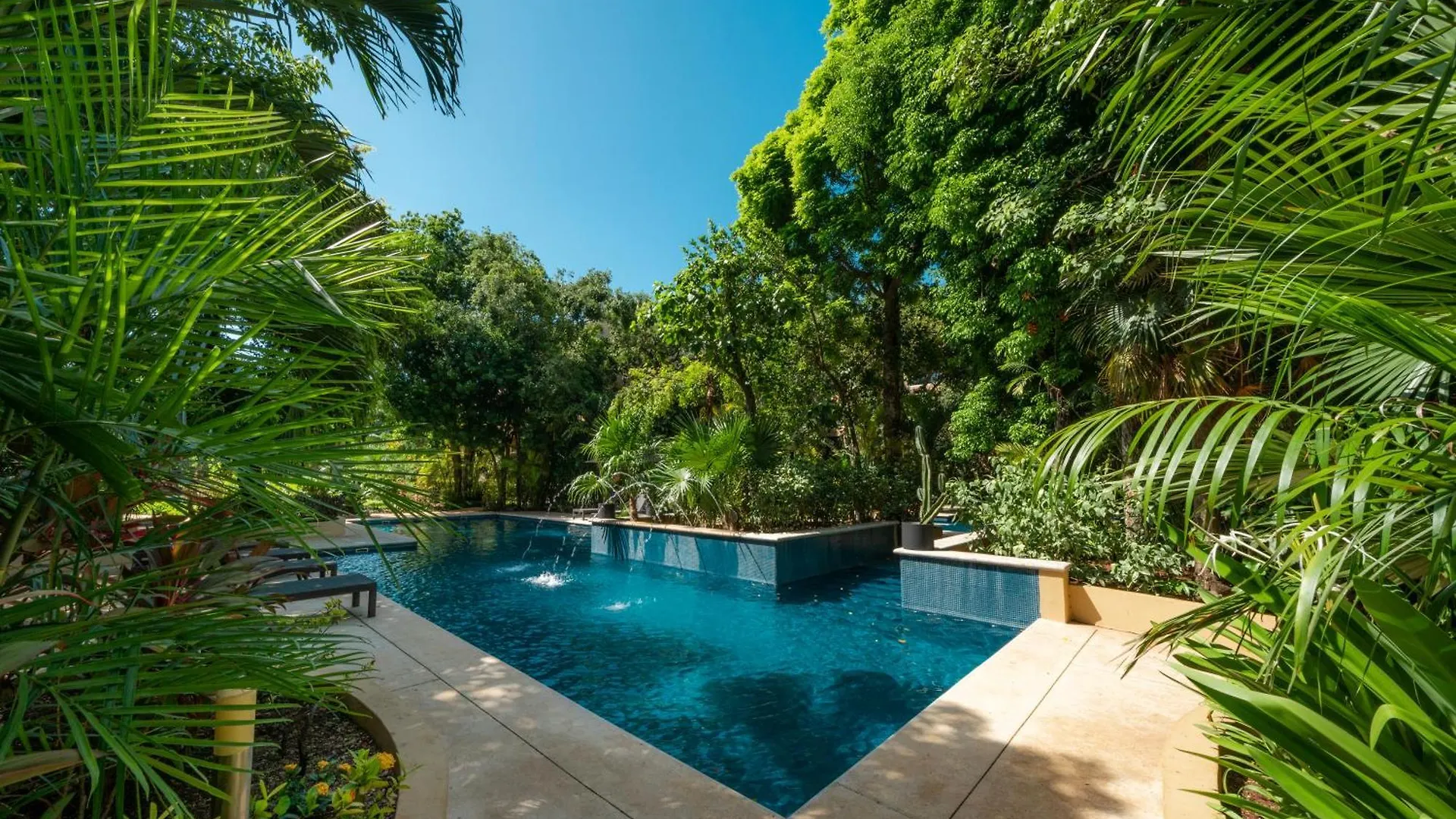 5 Star Condo, 3 Bedrooms, 4 Pools, Gym, Beach Club, Concierge Services & Security