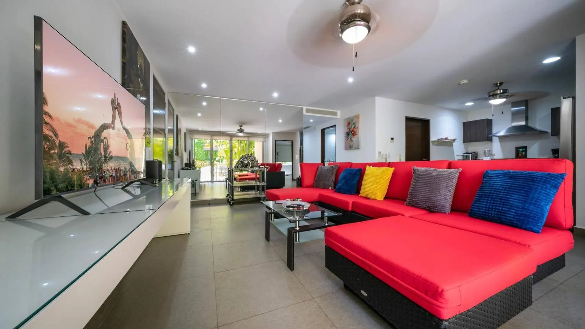 Holiday home 5 Star Condo, 3 Bedrooms, 4 Pools, Gym, Beach Club, Concierge Services & Security Mexico