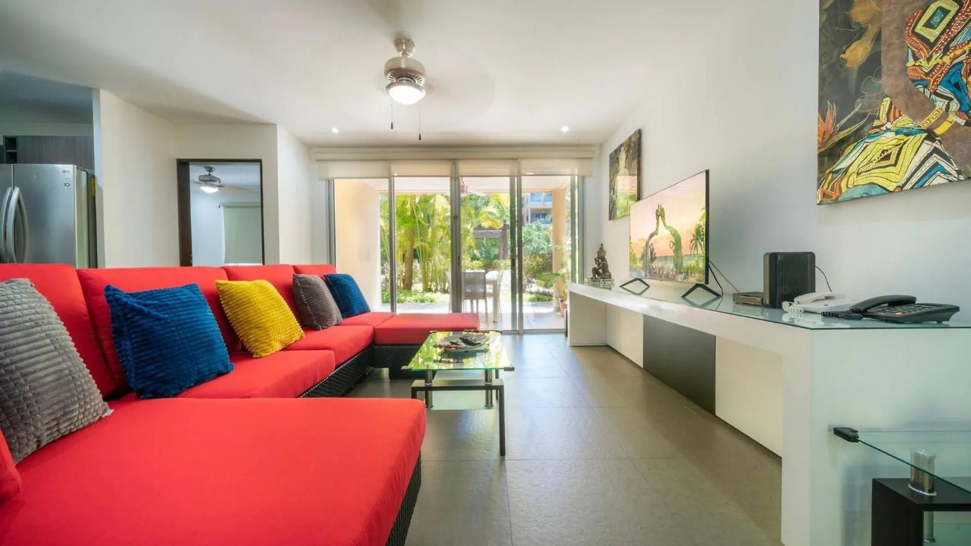 Holiday home 5 Star Condo, 3 Bedrooms, 4 Pools, Gym, Beach Club, Concierge Services & Security