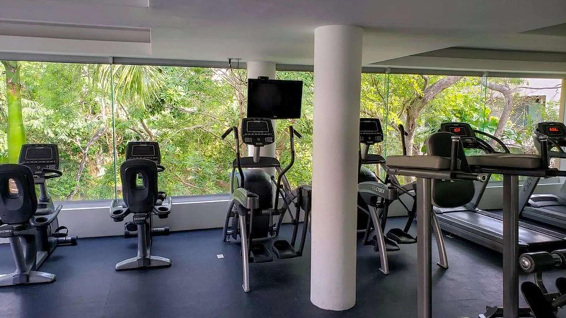 5 Star Condo, 3 Bedrooms, 4 Pools, Gym, Beach Club, Concierge Services & Security Mexico
