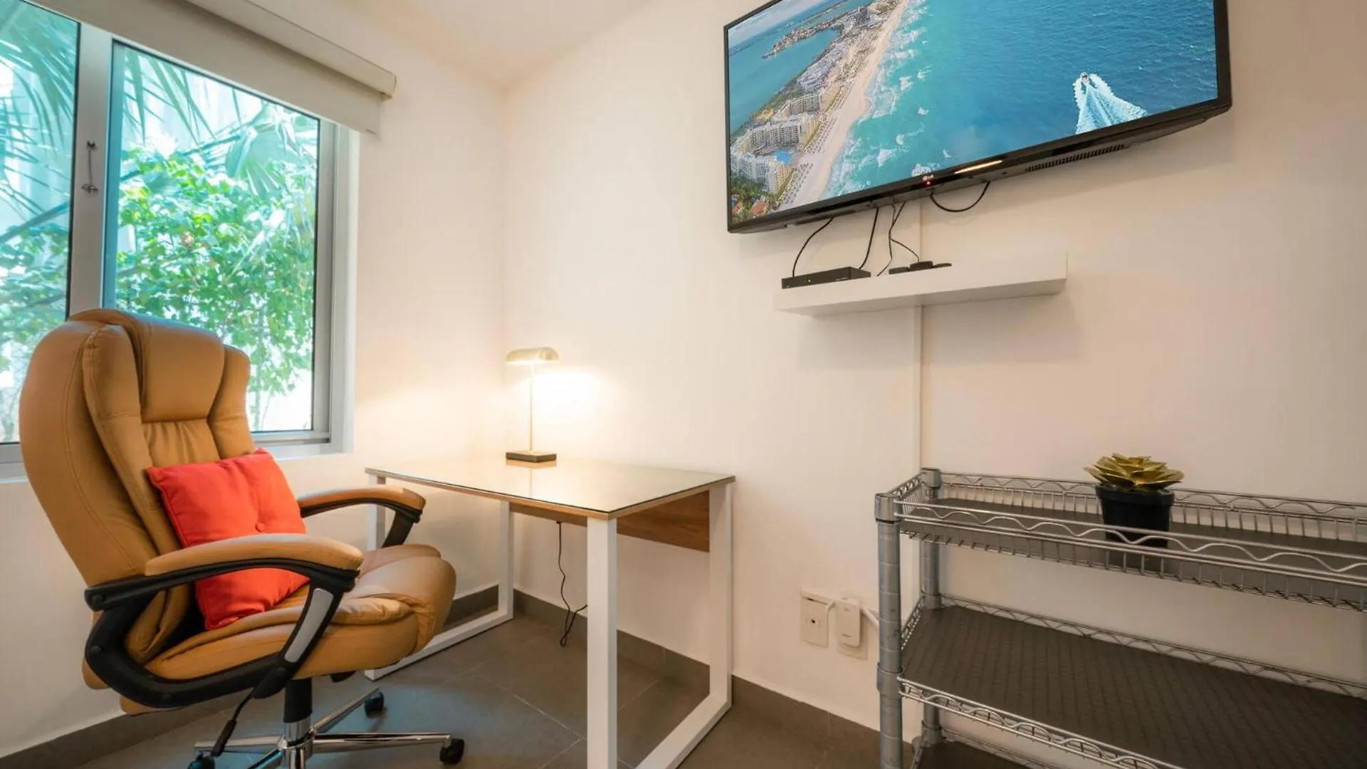 5 Star Condo, 3 Bedrooms, 4 Pools, Gym, Beach Club, Concierge Services & Security Mexico