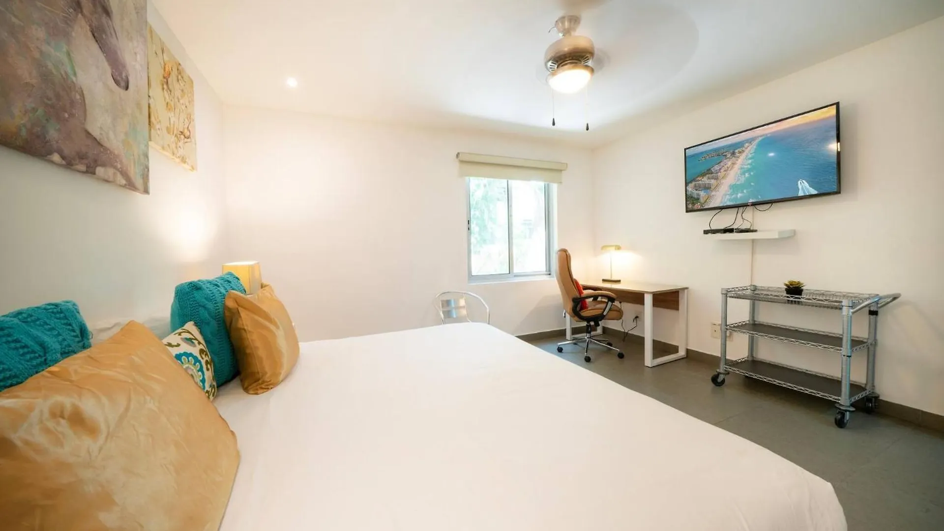 5 Star Condo, 3 Bedrooms, 4 Pools, Gym, Beach Club, Concierge Services & Security 0*, Playa del Carmen Mexico